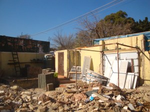 Stacked up bath tubs and a few window frames waiting to go.