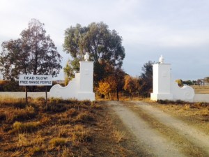 Homeward B Kuil gate sign
